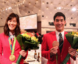 16 リオデジャネイロ オリンピック 水泳 日本代表 報告会 卓上 フラワー 花 装飾