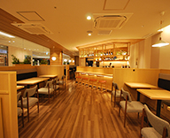 18 神奈川県 飲食店 オープン グリーン 装飾
