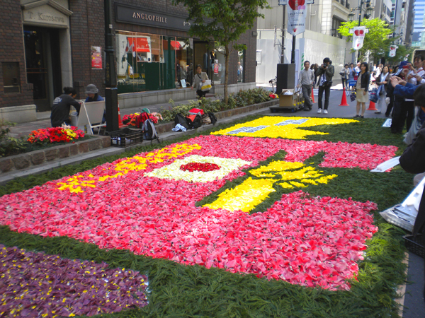 銀座みゆき通り フラワーカーペット