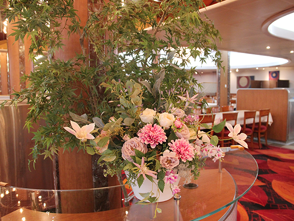ピースボート 造花装飾 冬装飾