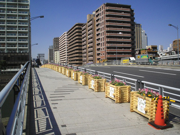 東京オリンピック誘致晴海通り プランター装飾