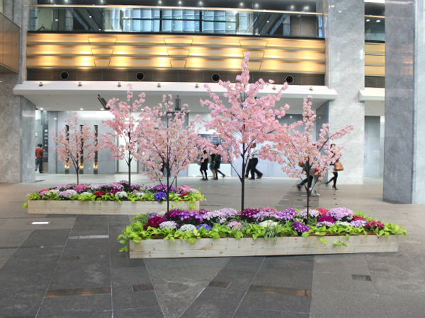 新宿マインズタワー 桜装飾