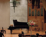 ルーテル市ヶ谷ホール ピアノコンサート ステージ 生花 設置 花束
