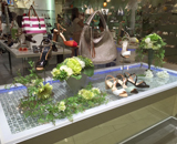 恵比寿アトレ 婦人靴 FLAG アカクラ 季節 造花 装飾