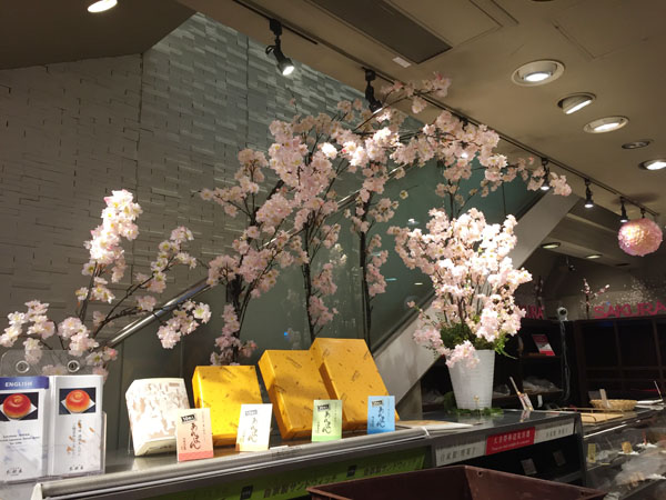 銀座木村屋に桜装飾を致しました 制作事例 実績 花門フラワーゲート