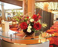 18 世界一周 オーシャンドリーム号 船内 エントランス 季節 造花装飾