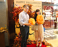 銀座 老舗レストラン 三笠会館 ハロウィン装飾 フォトスポットステージ