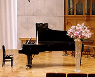 19 ルーテル 市ヶ谷 ホール ピアノ コンサート ブーケ スタンド 装飾