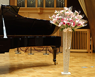 19 ルーテル 市ヶ谷 ホール ピアノ コンサート ブーケ スタンド 装飾