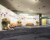 19 ホテルニューオータニ 鶴の間 年末パーティー 会場装飾 受付 エントランス 生花 SEASONS