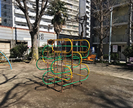 20 渋谷区 公園 遊具 すべり台 小型複合遊具 ロッキング遊具 雲悌 ジャングルジム 鉄棒 児童 遊園