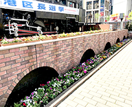 20 JR 新橋 浜松町 田町 品川 港区 街路樹 駅 緑地 季節 花壇 草花 植え替え