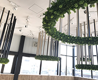 20 大阪府 企業 食堂 壁面 アート グリーン 造花 装飾