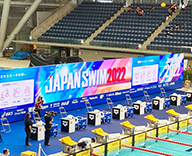 22 横浜 国際 水泳場 第98回 日本選手権 水泳競技大会 競泳競技 プールサイド アレカヤシ 50鉢 SEASONS