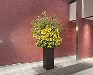 22 理研計器 株式会社 エントランス 造花 装飾 施工 夏 ひまわり バルキー 2m SEASONS