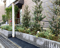 22 大阪 府内 オープン マンション ギャラリー 花壇 植栽 設置 客 いただいた パース 基 建物 ナチュラル イメージ 爽やか 演出 事例 Futa-Toki