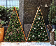 22 田町 駅 田町ビル クリスマス 装飾 暖かみ 木 ベース 北欧 イメージ アレンジメント ツリー ヒバ マツカサ 生花 香り SEASONS 事例