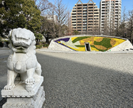 23 墨田区 両国 横網町 公園 東京 空襲 犠牲 者 追悼 平和 祈念 碑 花壇 祈念碑 平和 繁栄 尊い 建設 祈念碑 花 植え 名簿 小 中 高校生 デザイン 植替え 冬 11月 小学校 生徒 まずは自分から 説明 しあわせ とり うちゅう そめて 種類 黄 色 オレンジ 白 ブルー パンジー よく 咲く スミレ 緑 パセリ 3月 10日 1945年 春 東京大空襲 慰霊大法要 Futa-Toki 事例