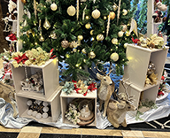 23 大阪市北区梅田 エントランス　レストラン ホテルクリスマス 大型クリスマスツリー クリスマスボックスアレンジ SEASONS 事例