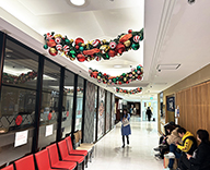 23 銀座 館内 クリスマスガーランド クリスマスツリー 赤ゴールドオーナメント SEASONS 事例