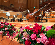 26 サントリーホール 大ホール 生花装飾 生花アレンジ 舞台装飾 SEASONS 事例