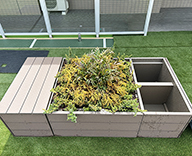 26 横浜 マンション共用部 人工芝 植栽ベンチ 設置工事 futatoki 事例