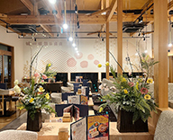 26 調布市 店内 造花アレンジメント 季節アレンジ 造花装飾 hitotoki 事例